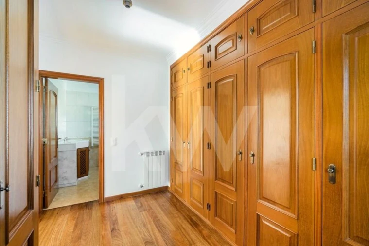 Moradia T5 para Venda em Colares Foto 27