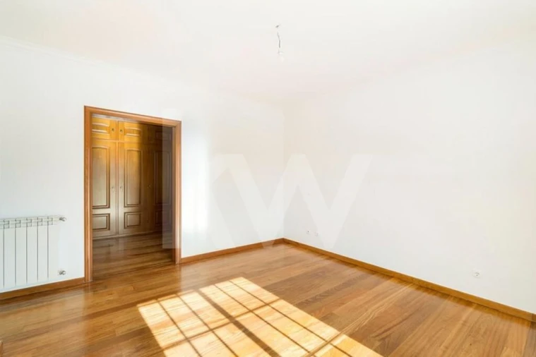 Moradia T5 para Venda em Colares Foto 25