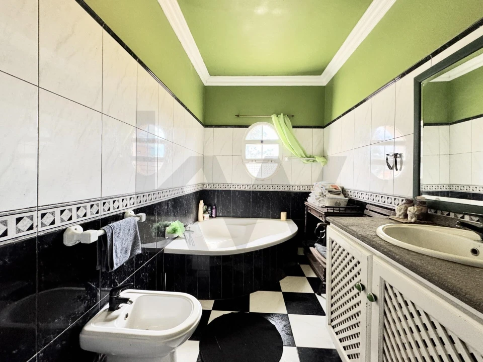 Moradia T4 para Venda em Prazeres Foto 14