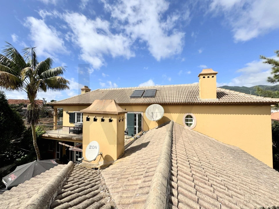 Moradia T4 para Venda em Prazeres Foto 9