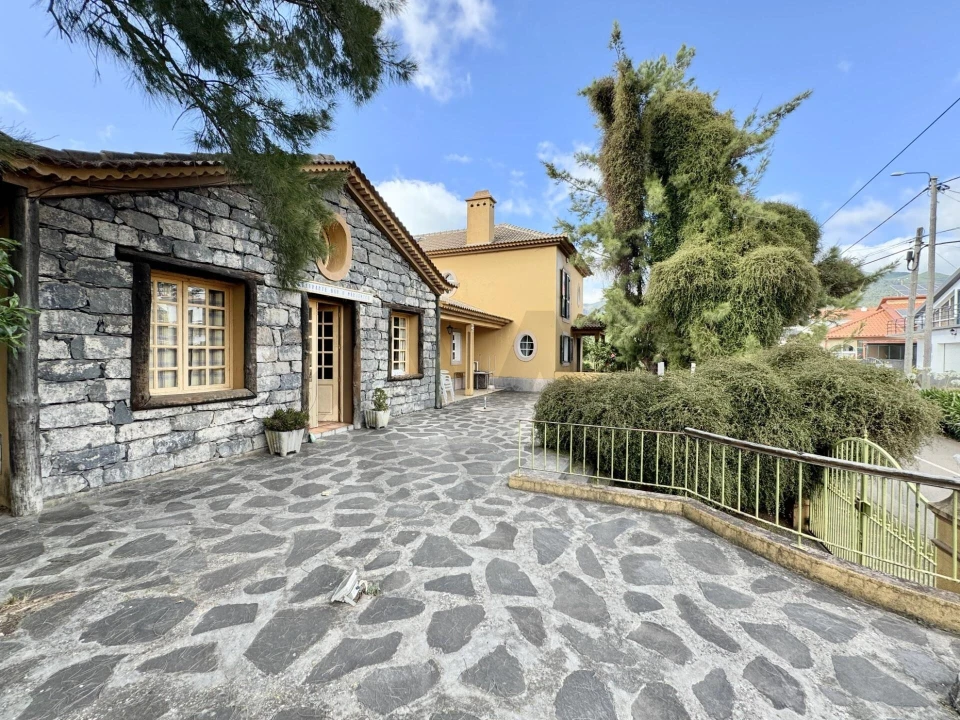 Moradia T4 para Venda em Prazeres Foto 37