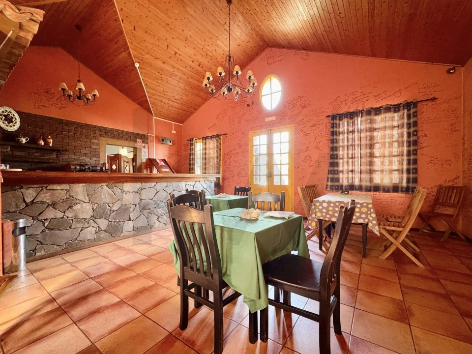 Moradia T4 para Venda em Prazeres Foto 31