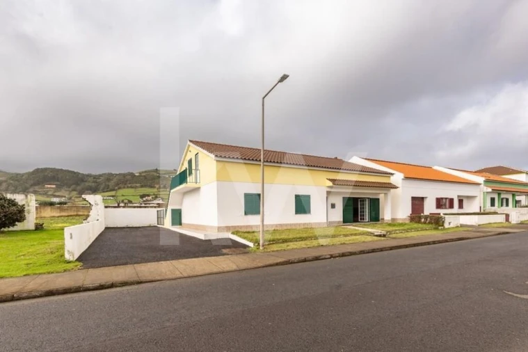 Moradia T5 para Venda em Santa Cruz das Flores Foto 3