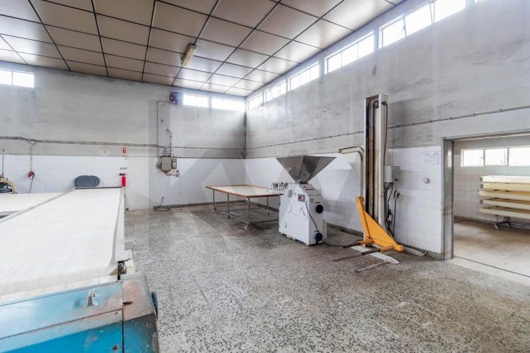 Armazém para Venda em To Foto 23