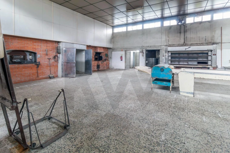 Armazém para Venda em To Foto 19