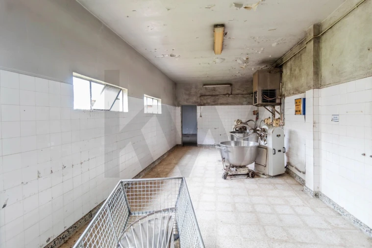 Armazém para Venda em To Foto 3