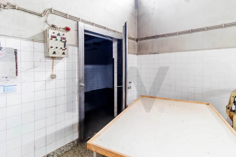 Armazém para Venda em To