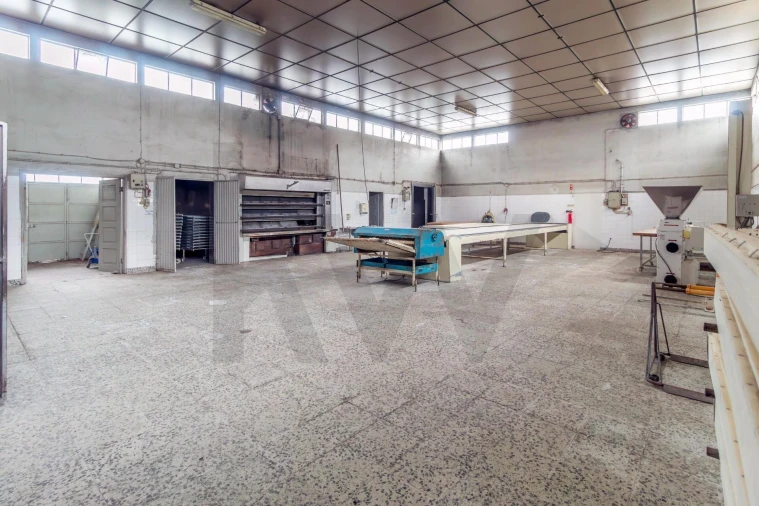 Armazém para Venda em To Foto 20