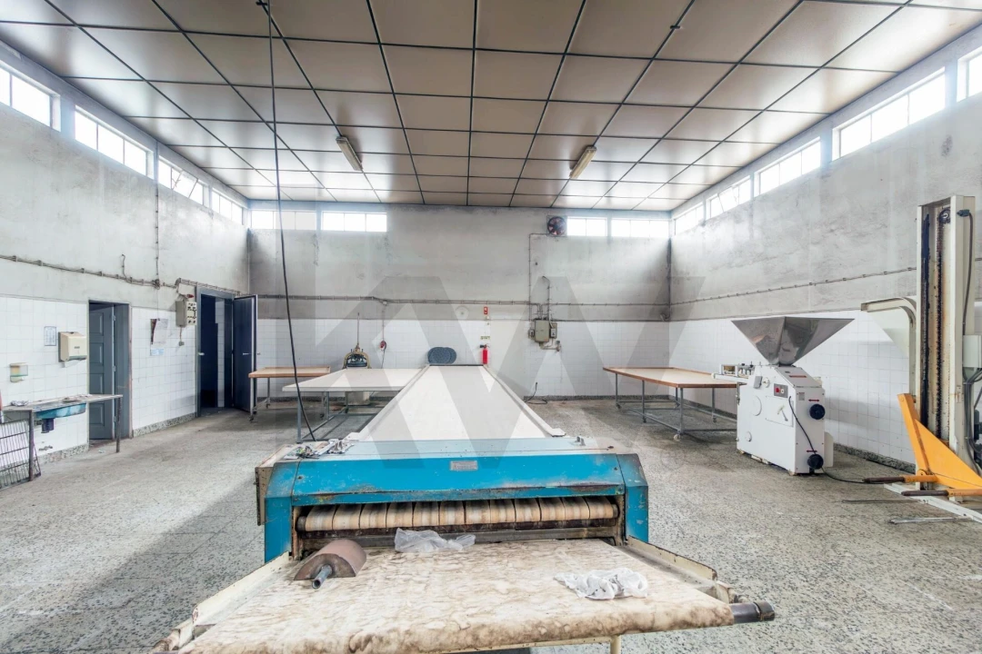 Armazém para Venda em To Foto 24