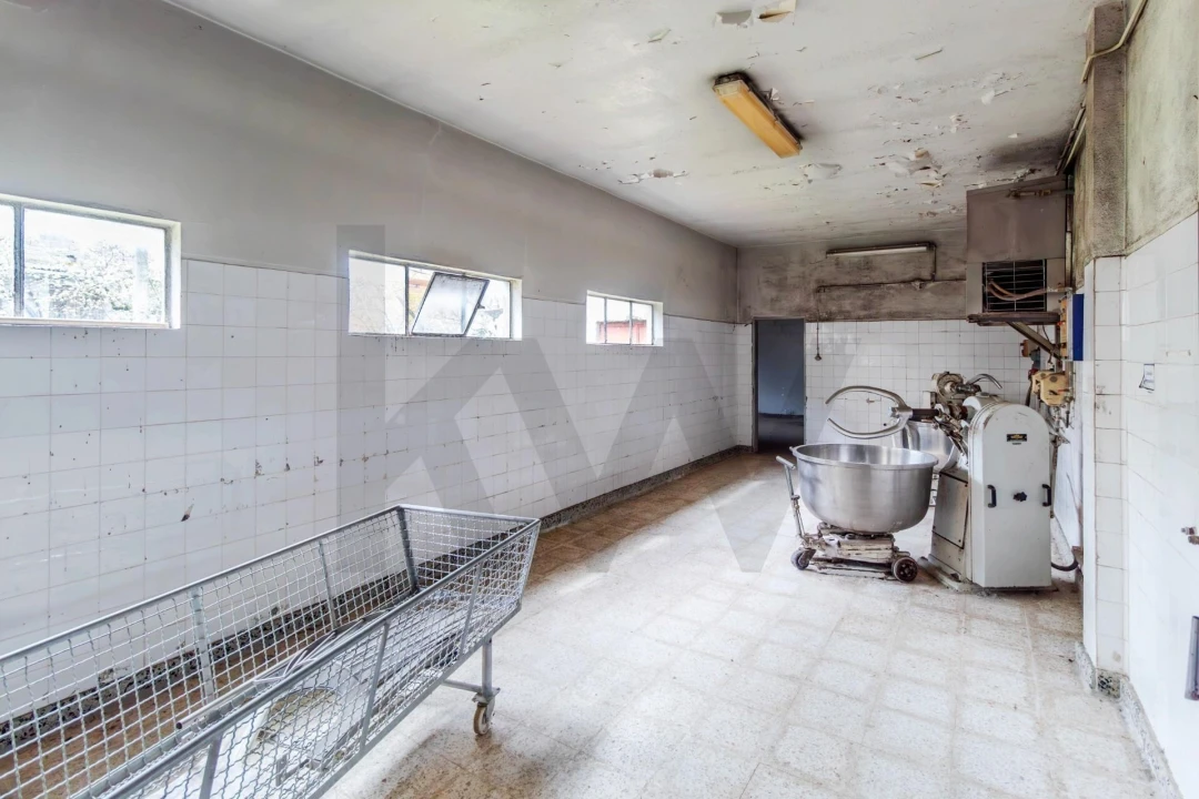 Armazém para Venda em To Foto 2