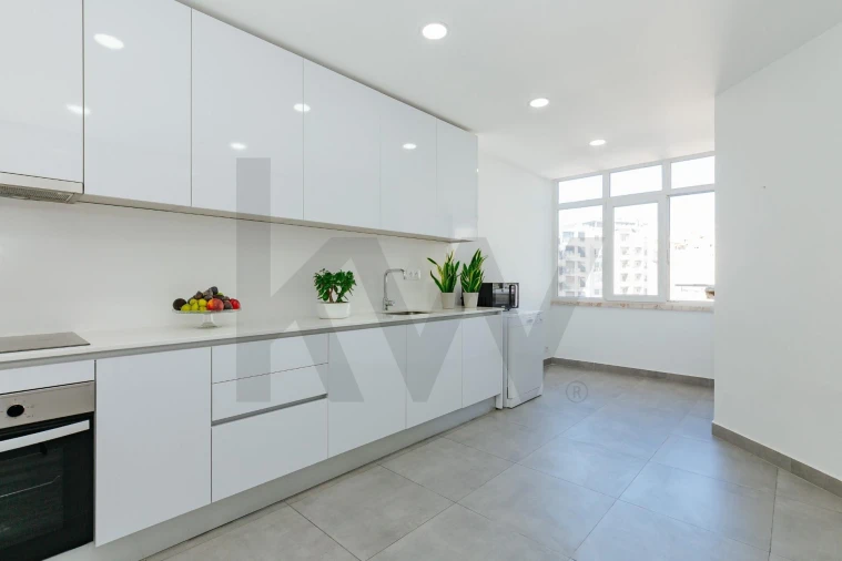 Apartamento T4 para Arrendamento em Avenidas Novas Foto 17