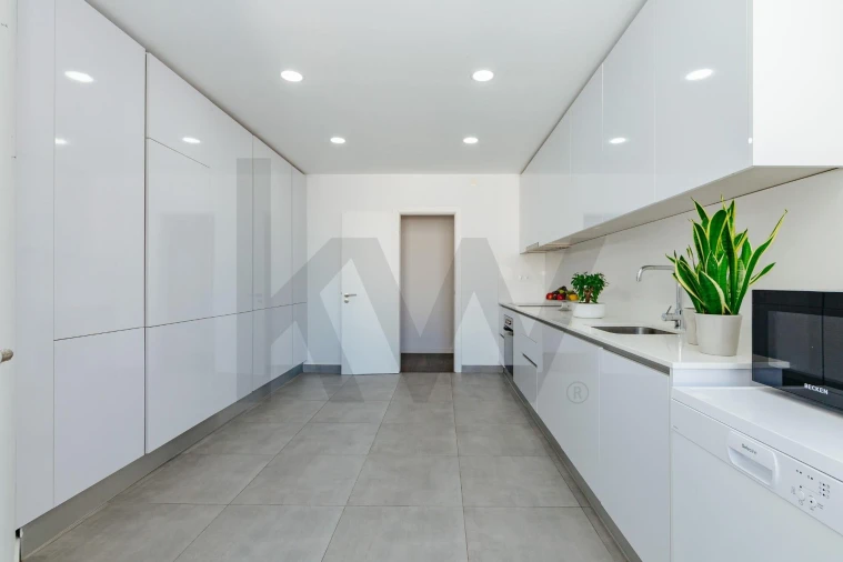 Apartamento T4 para Arrendamento em Avenidas Novas Foto 19
