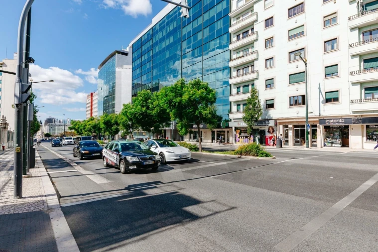 Apartamento T4 para Arrendamento em Avenidas Novas Foto 30