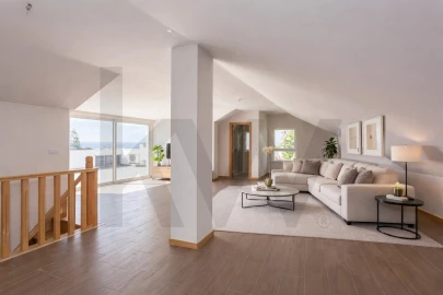 Apartamento T3 para Venda em Carcavelos e Parede