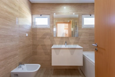 Apartamento T3 para Venda em Carcavelos e Parede