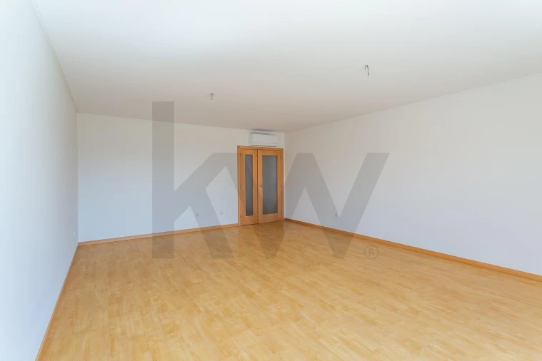 Apartamento T3 para Venda em Carcavelos e Parede Foto 9