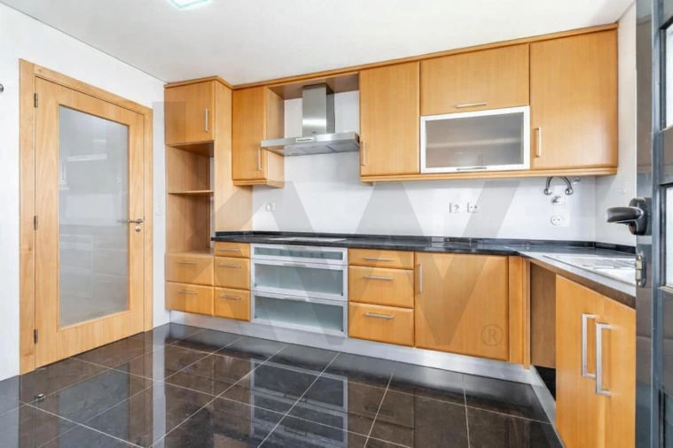 Apartamento T3 para Venda em Carcavelos e Parede Foto 30