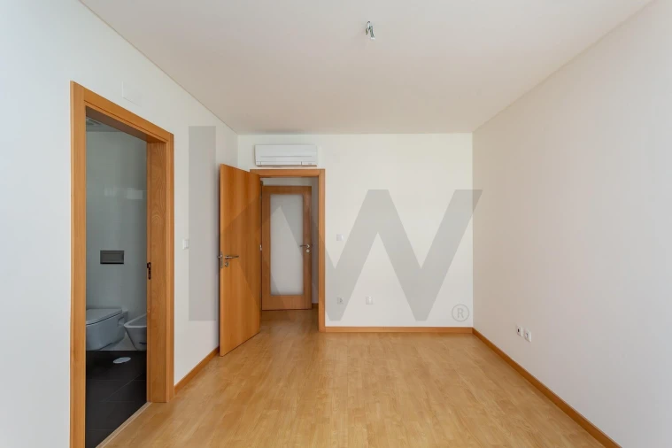 Apartamento T3 para Venda em Carcavelos e Parede Foto 16