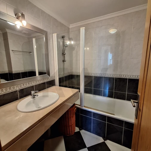 Apartamento T2 para Arrendamento em Caniço Foto 6