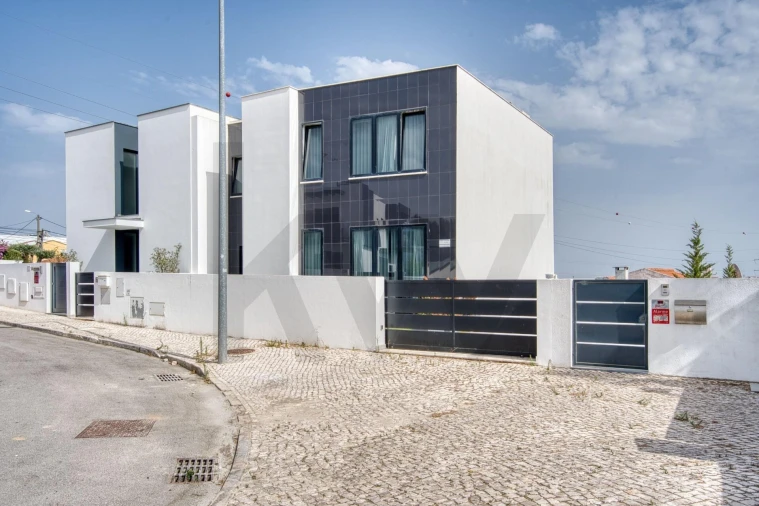 Moradia T3 para Venda em Queluz e Belas Foto 42