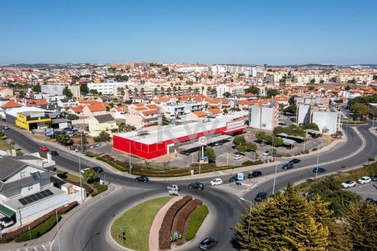 Moradia T14 para Venda em São Domingos de Rana Foto 8