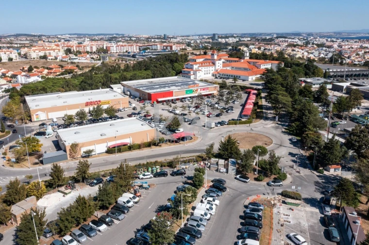 Moradia T14 para Venda em São Domingos de Rana Foto 9
