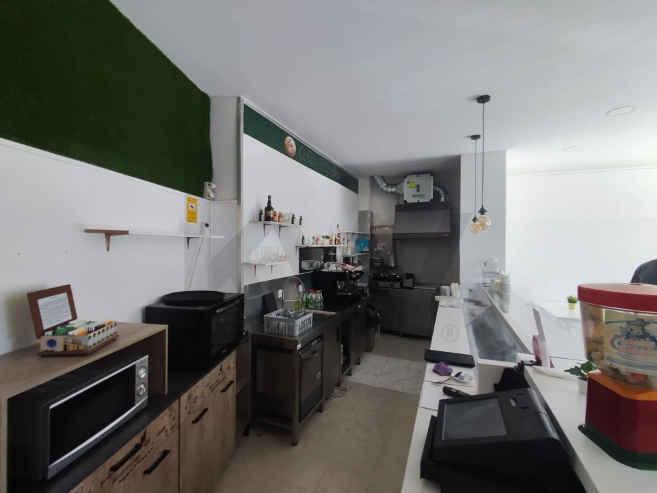 Loja para Arrendamento em Rio de Mouro Foto 5