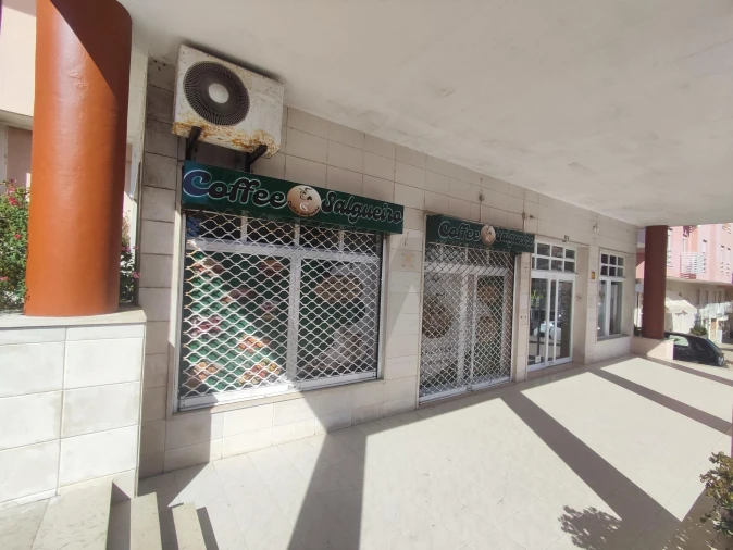 Loja para Arrendamento em Rio de Mouro Foto 2