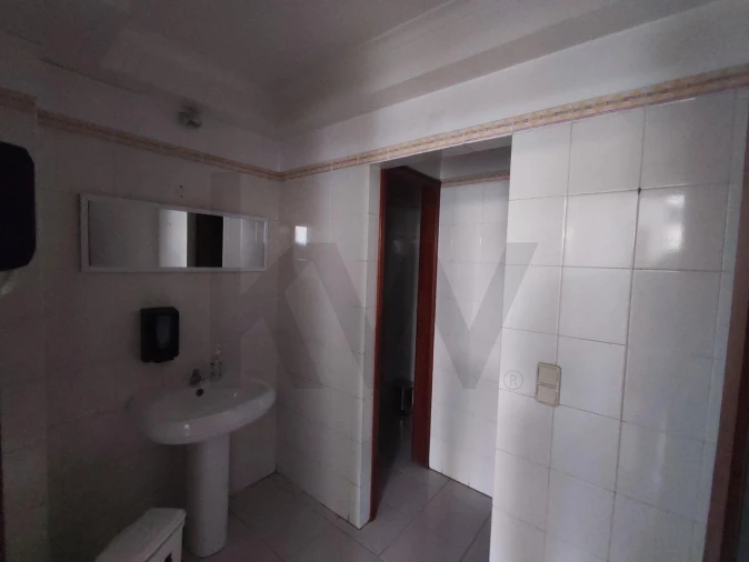 Loja para Arrendamento em Rio de Mouro Foto 10