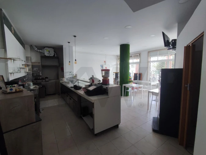 Loja para Arrendamento em Rio de Mouro Foto 7