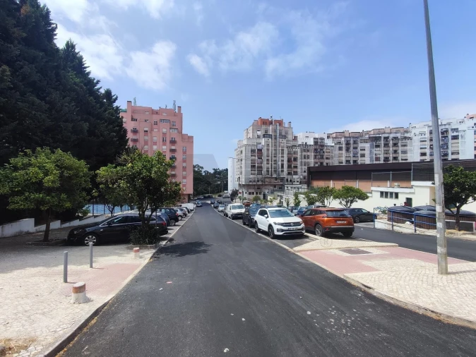 Loja para Arrendamento em Rio de Mouro Foto 16