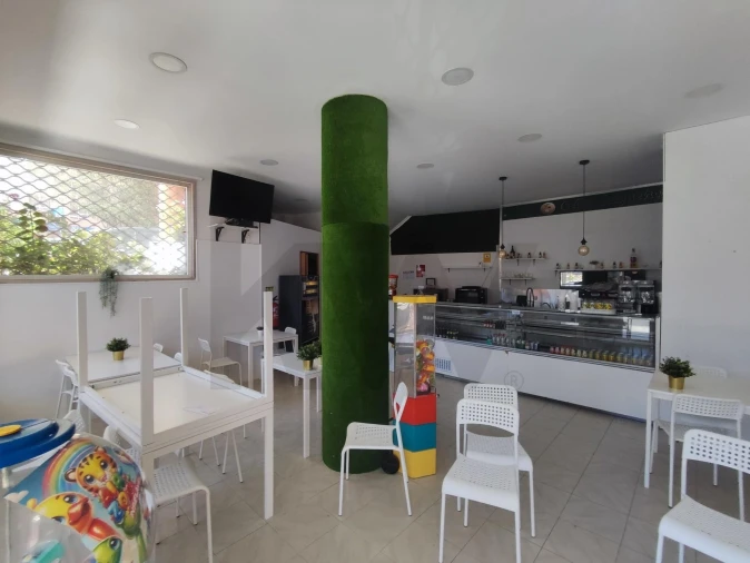 Loja para Arrendamento em Rio de Mouro Foto 3