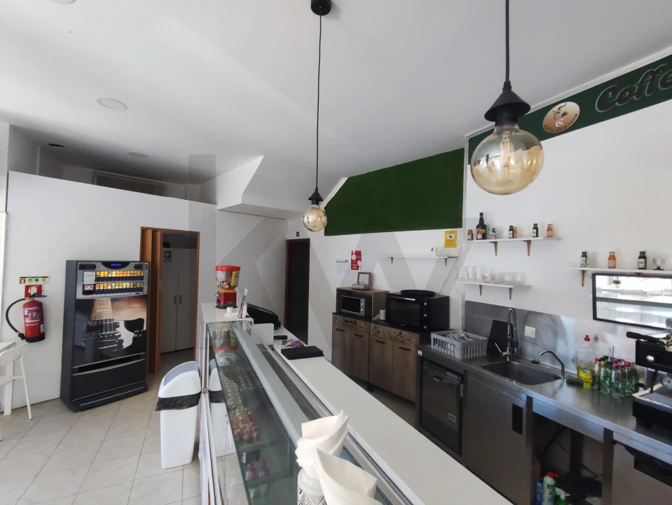 Loja para Arrendamento em Rio de Mouro Foto 6