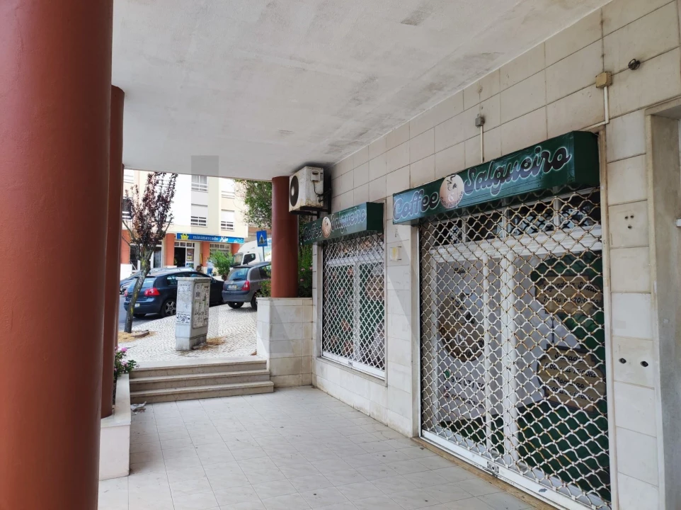 Loja para Arrendamento em Rio de Mouro Foto 14