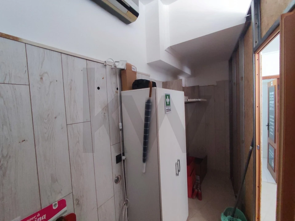 Loja para Arrendamento em Rio de Mouro Foto 8