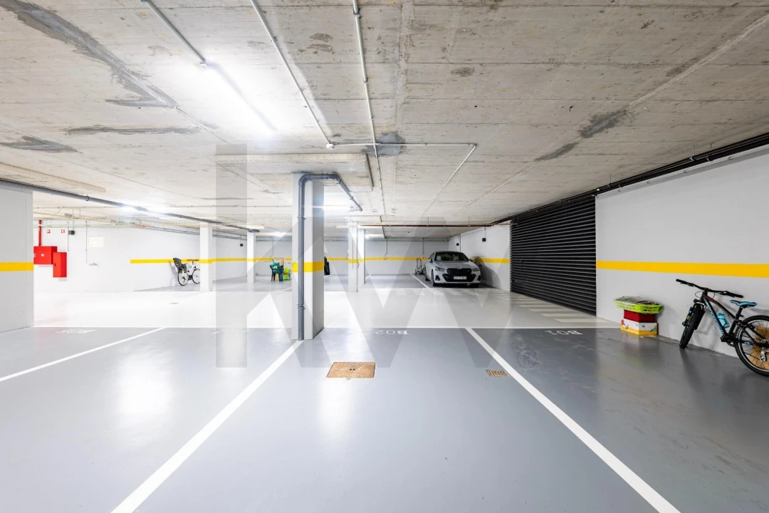 Apartamento T4 para Venda em Carcavelos e Parede Foto 37