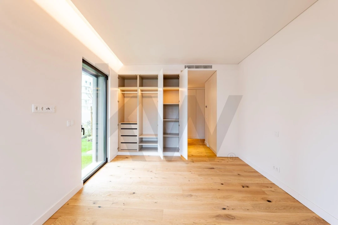 Apartamento T4 para Venda em Carcavelos e Parede Foto 34