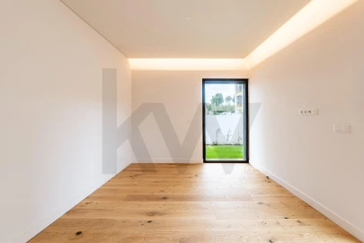 Apartamento T4 para Venda em Carcavelos e Parede