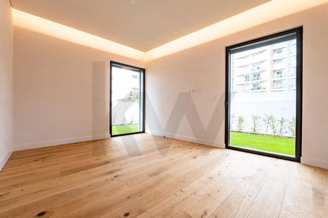 Apartamento T4 para Venda em Carcavelos e Parede Foto 35