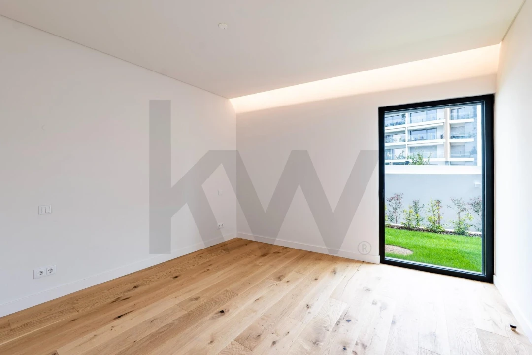 Apartamento T4 para Venda em Carcavelos e Parede Foto 21