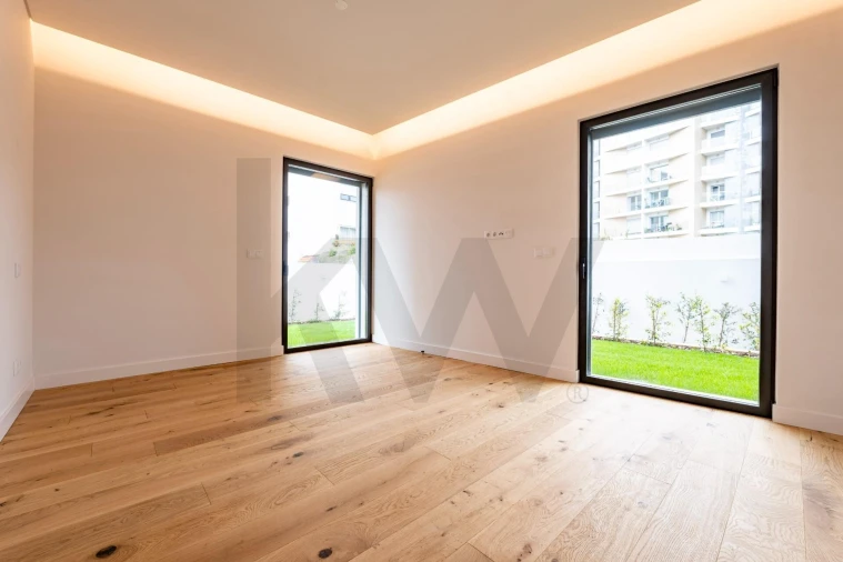 Apartamento T4 para Venda em Carcavelos e Parede Foto 35