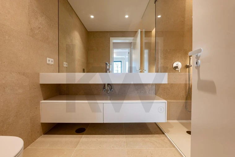 Apartamento T4 para Venda em Carcavelos e Parede Foto 16