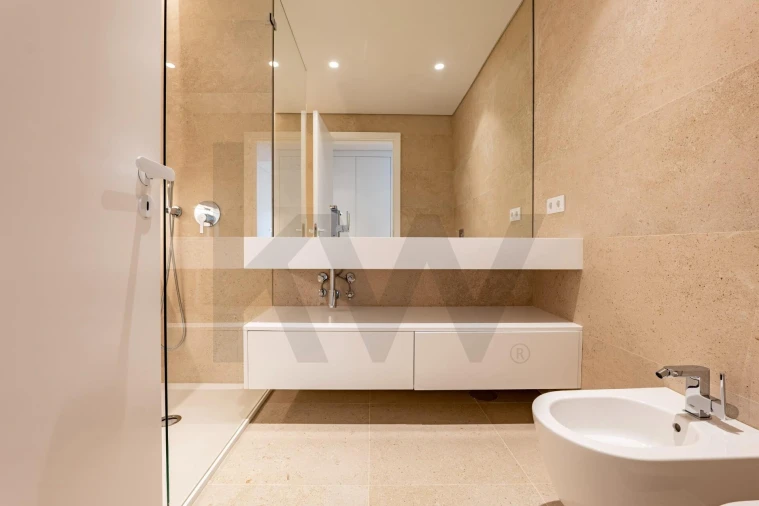 Apartamento T4 para Venda em Carcavelos e Parede Foto 15