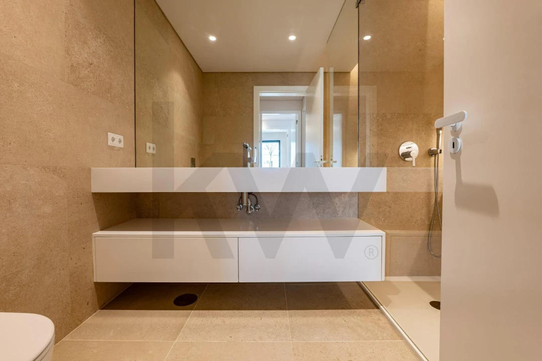 Apartamento T4 para Venda em Carcavelos e Parede Foto 16