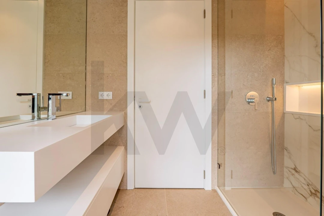 Apartamento T4 para Venda em Carcavelos e Parede Foto 29