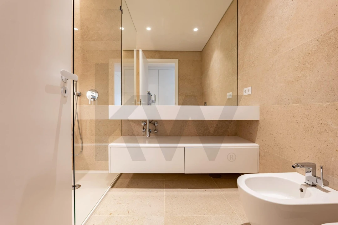 Apartamento T4 para Venda em Carcavelos e Parede Foto 15