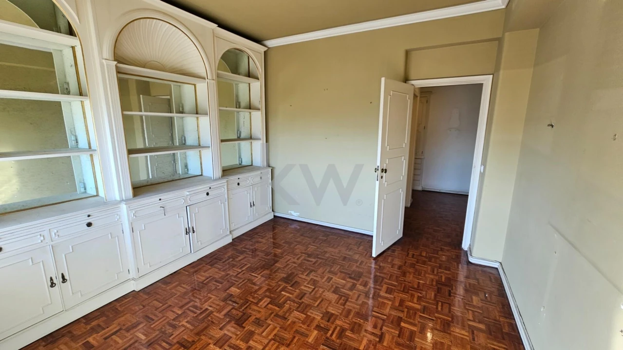 Apartamento T5 para Venda em Alvalade Foto 5