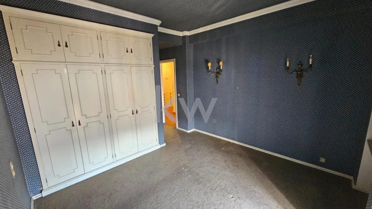 Apartamento T5 para Venda em Alvalade Foto 14