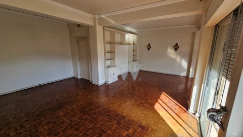 Apartamento T5 para Venda em Alvalade
