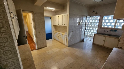 Apartamento T5 para Venda em Alvalade